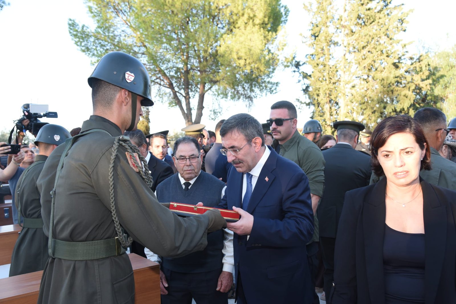 Kimlik tespiti tamamlanan 15 şehit Atlılar Şehitliği'nde defnedildi — 2. fotoğraf