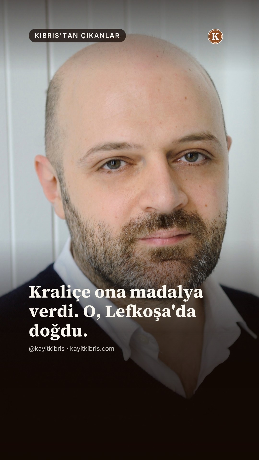 Hüseyin Çağlayan — Kraliçe ona madalya verdi. O, Lefkoşa'da doğdu.